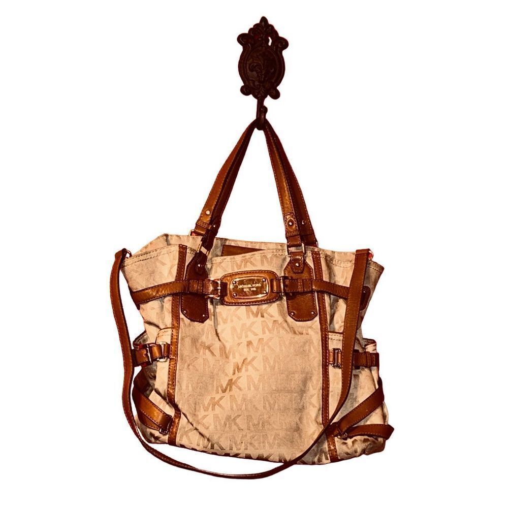 Michael Kors LargeโMK Tan Purse ShoulderโBag